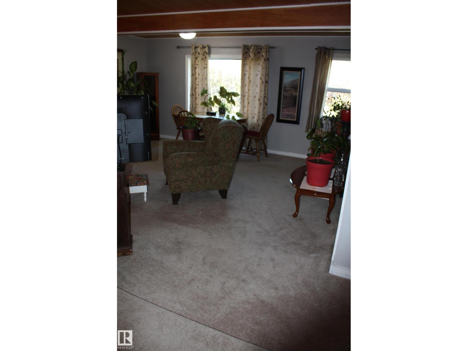 5012 49 Ave Property Photo 49