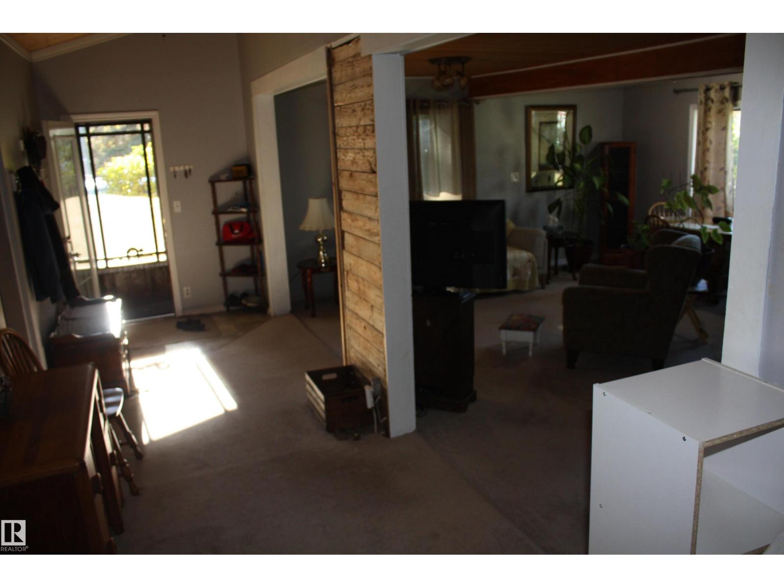 5012 49 Ave Property Photo 50