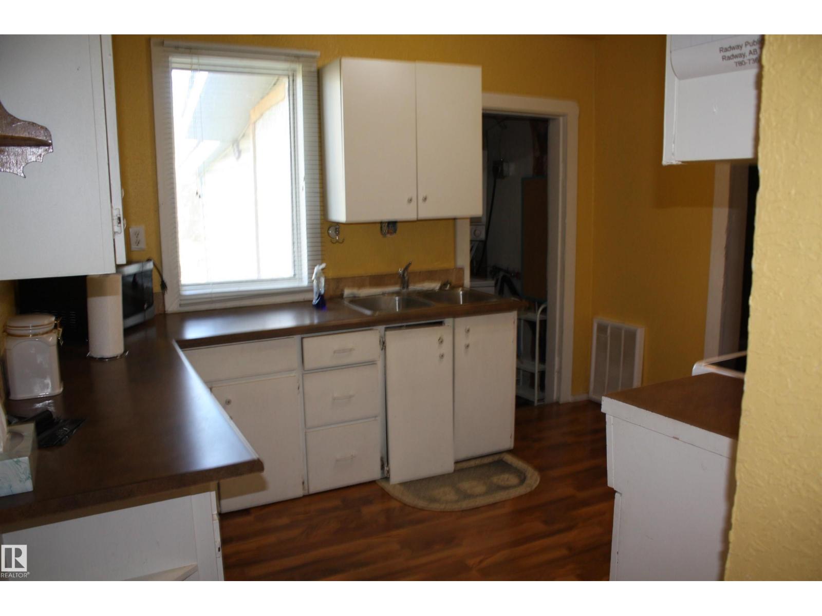 5012 49 Ave Property Photo 55