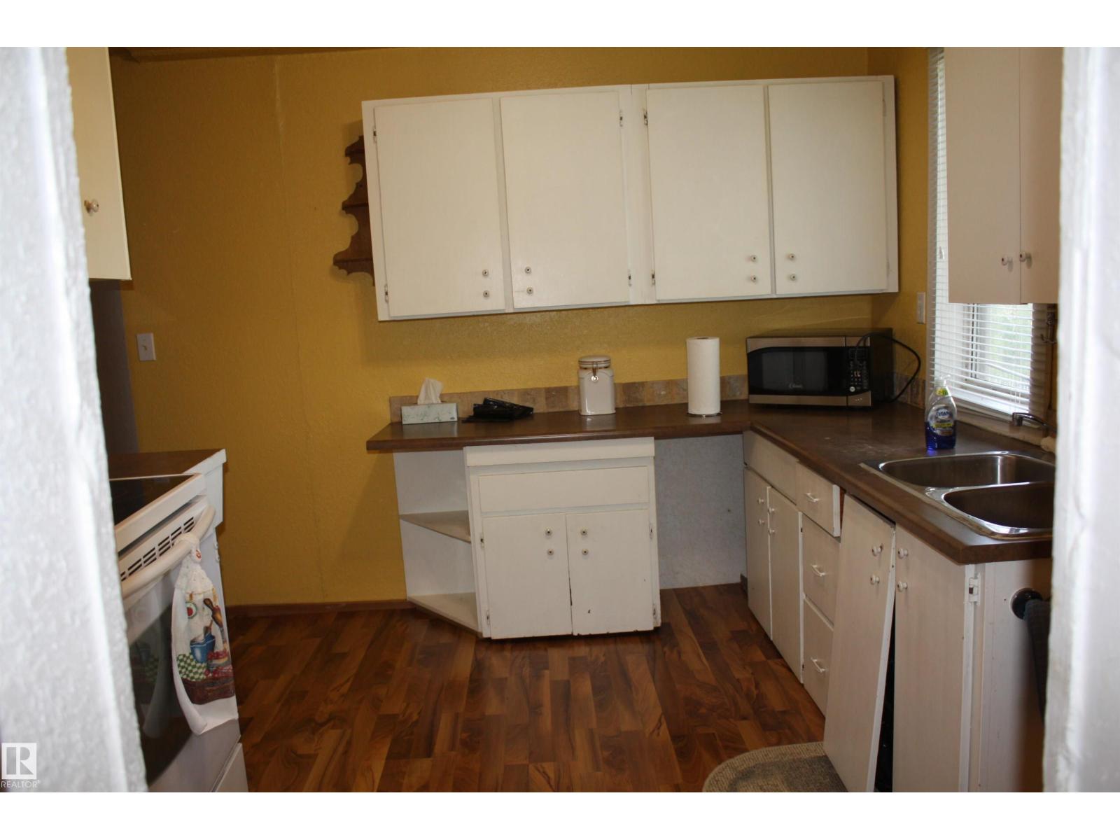 5012 49 Ave Property Photo 57
