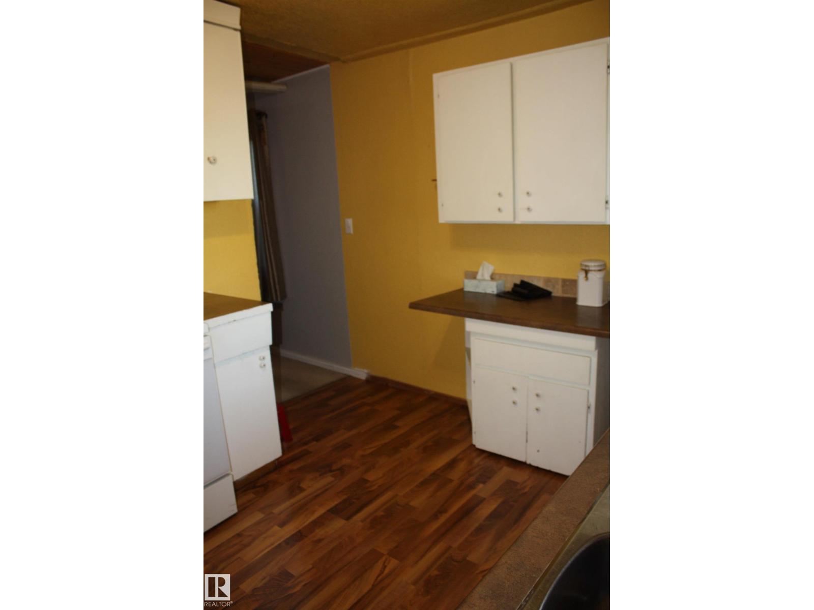 5012 49 Ave Property Photo 58