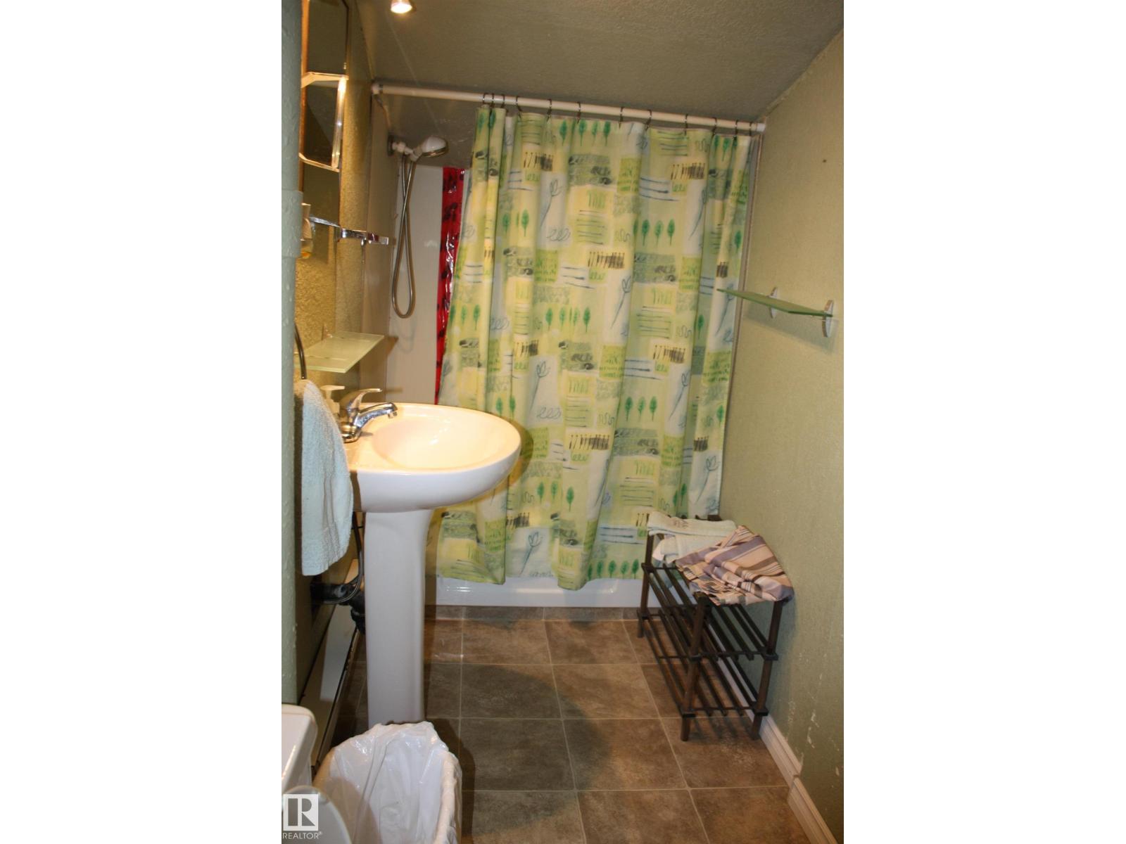 5012 49 Ave Property Photo 63