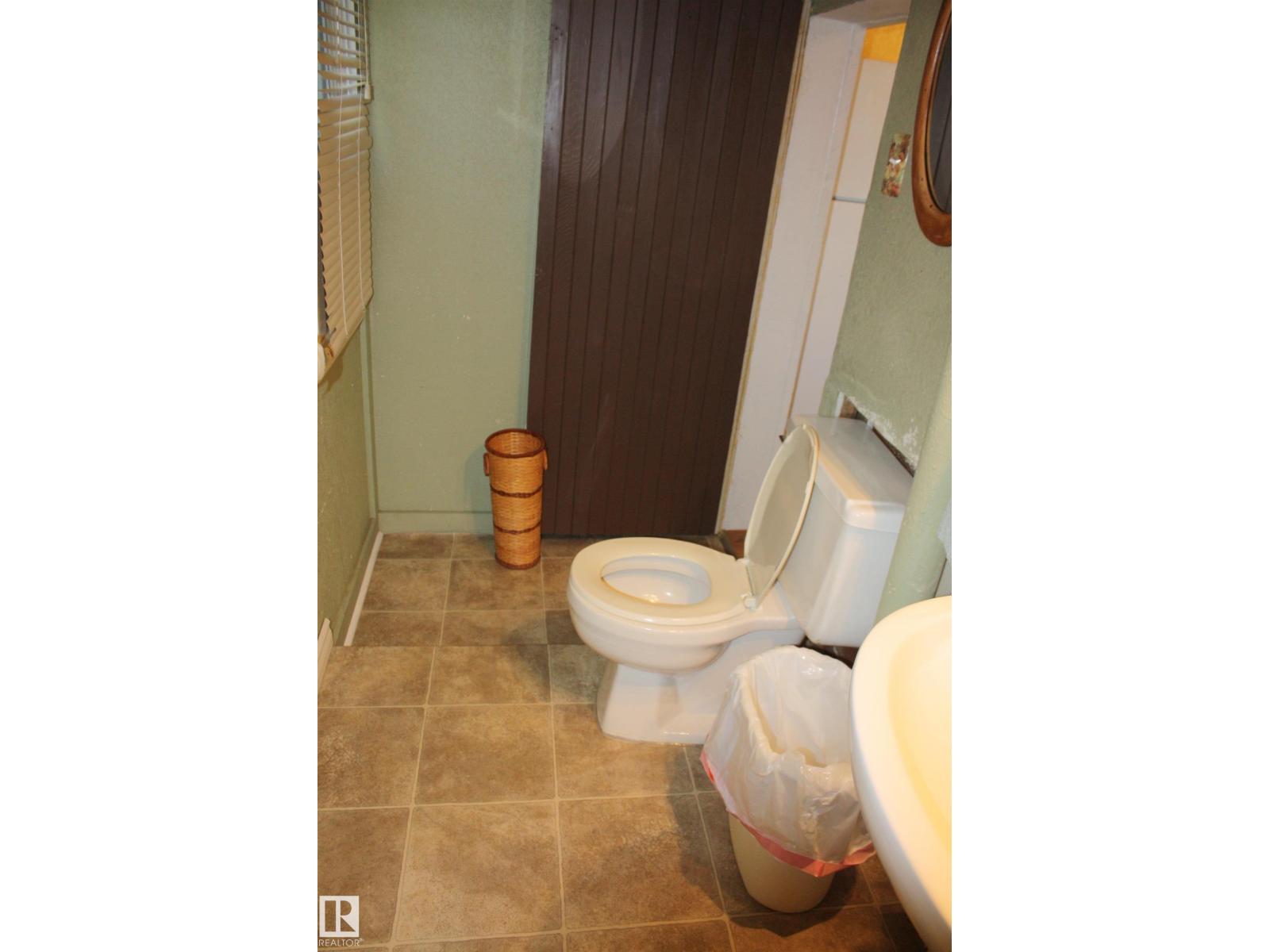 5012 49 Ave Property Photo 64