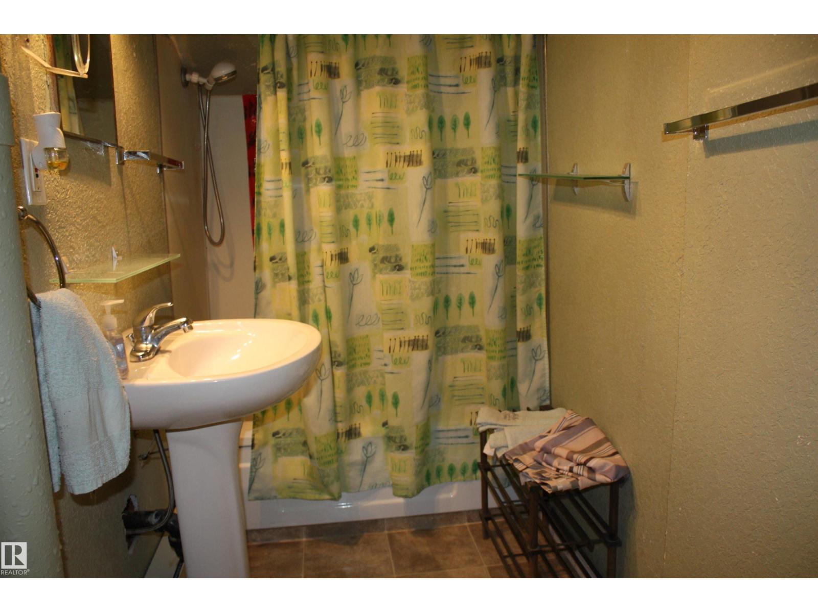 5012 49 Ave Property Photo 65