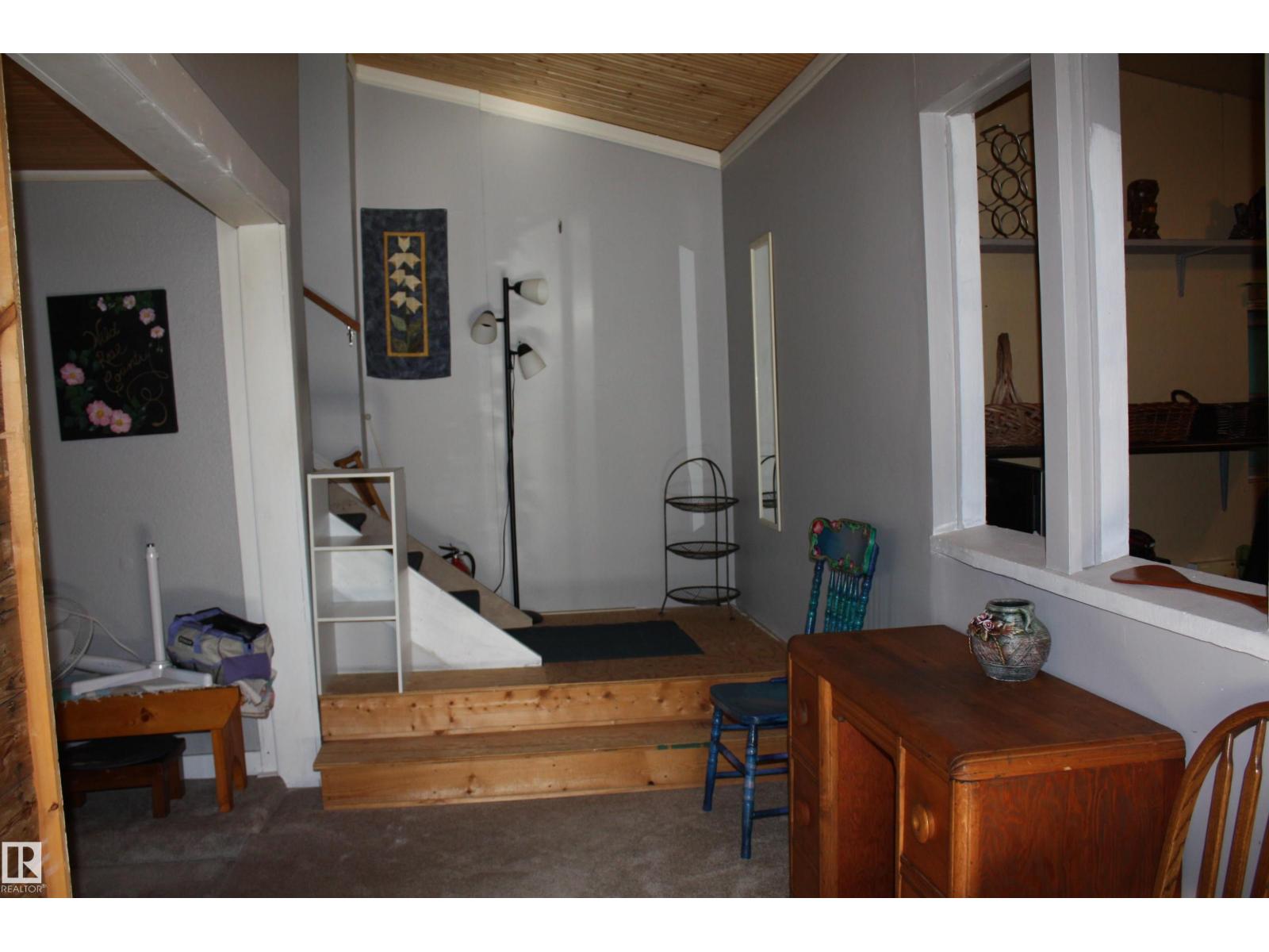 5012 49 Ave Property Photo 66