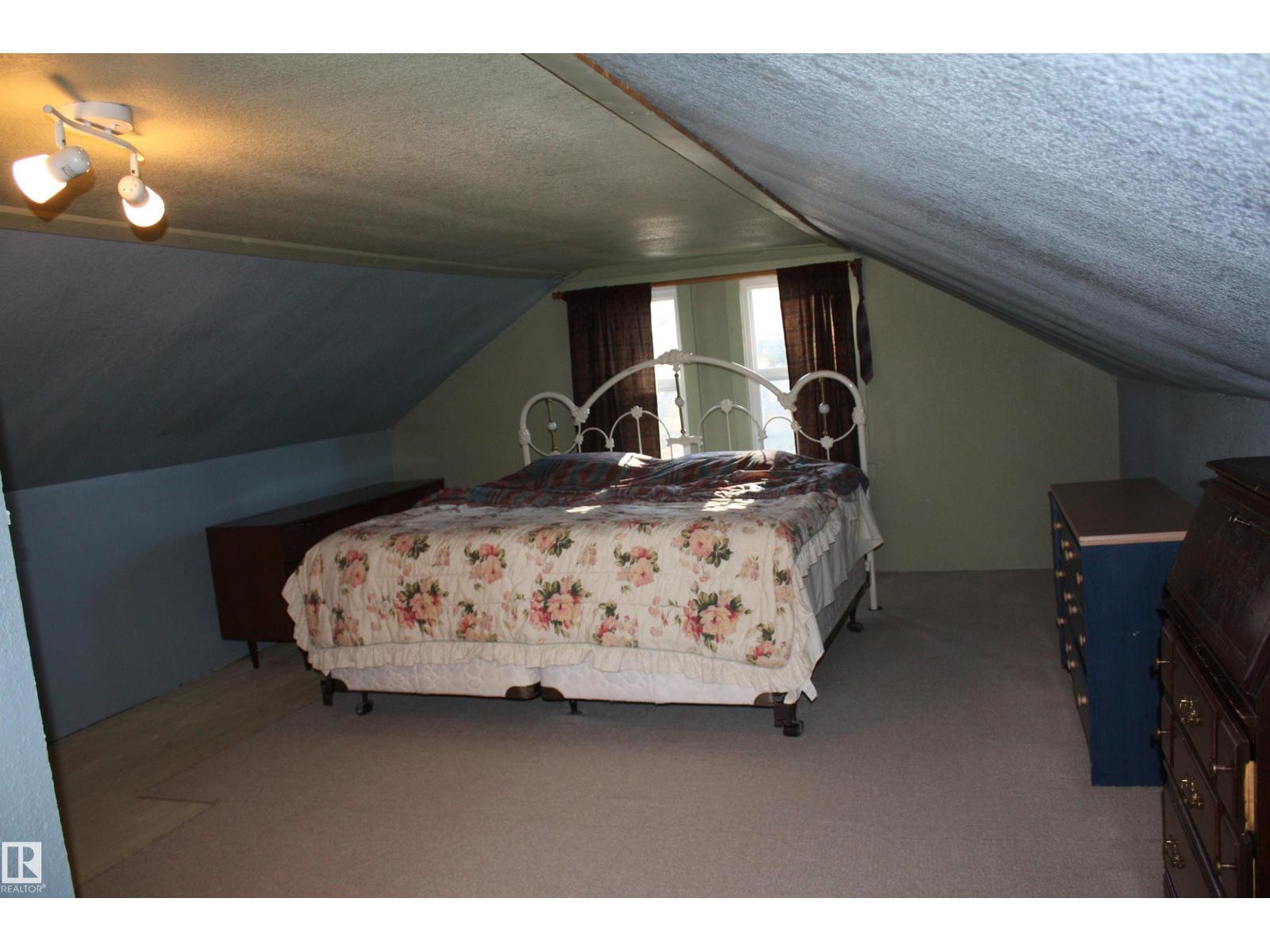 5012 49 Ave Property Photo 67