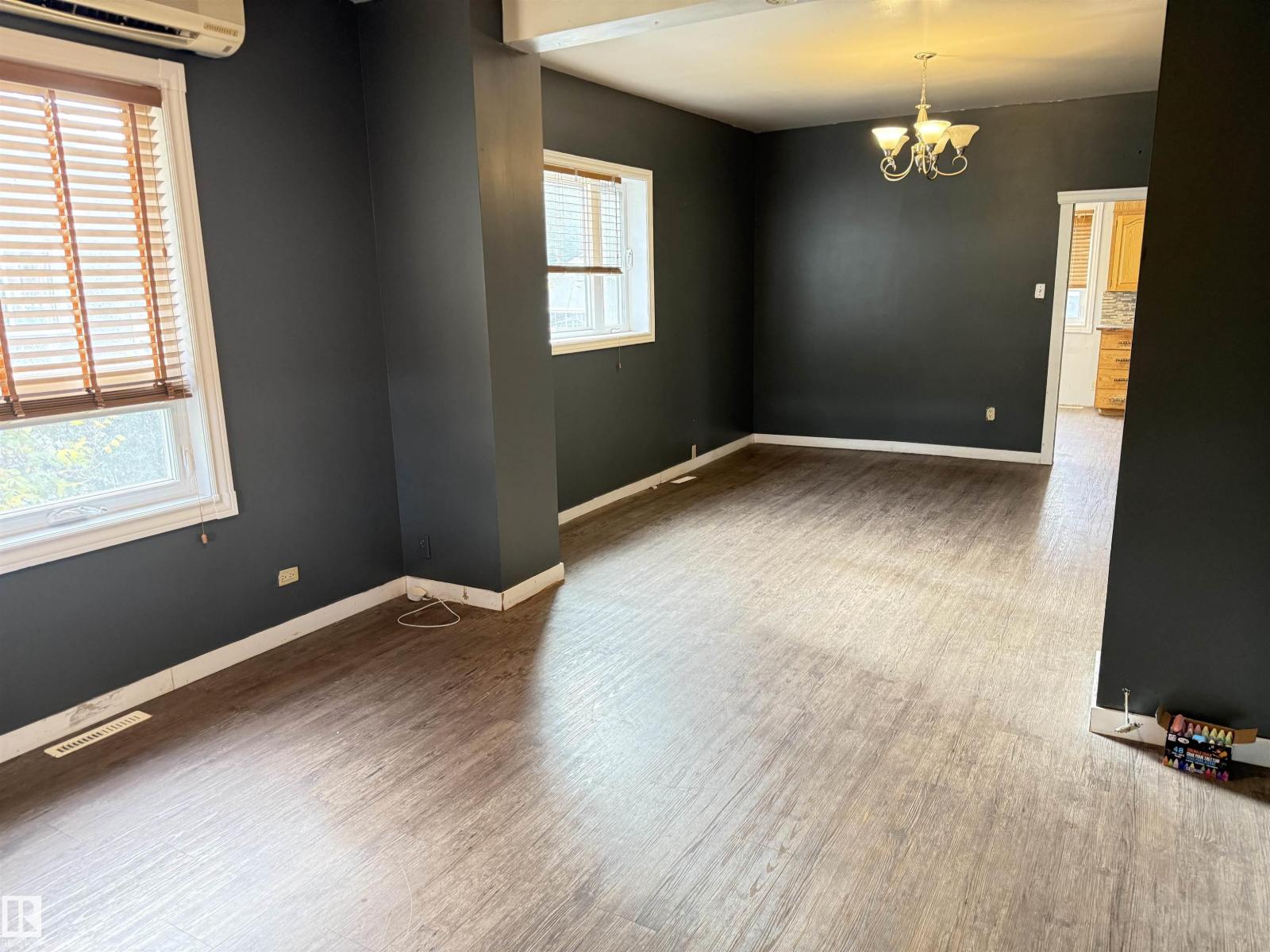11942 37 St Nw Property Photo 6