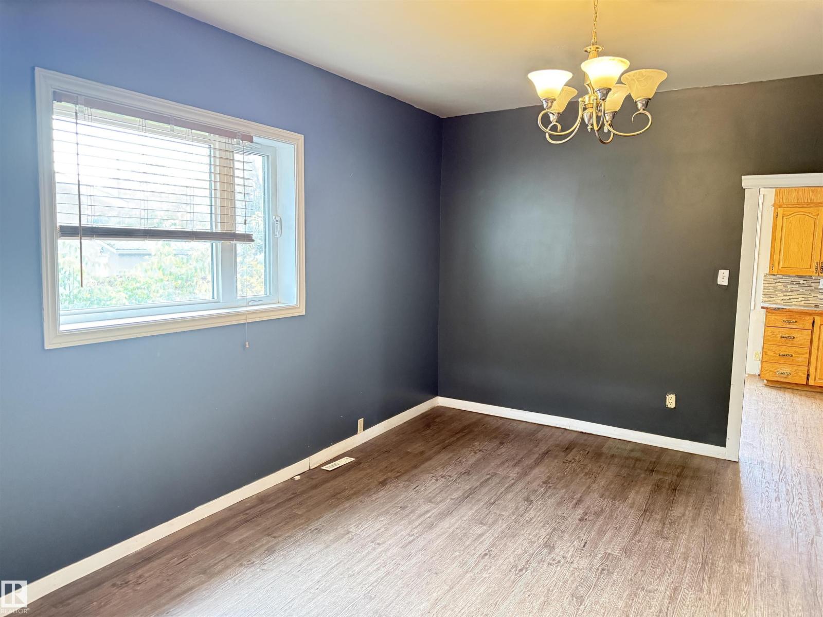 11942 37 St Nw Property Photo 11