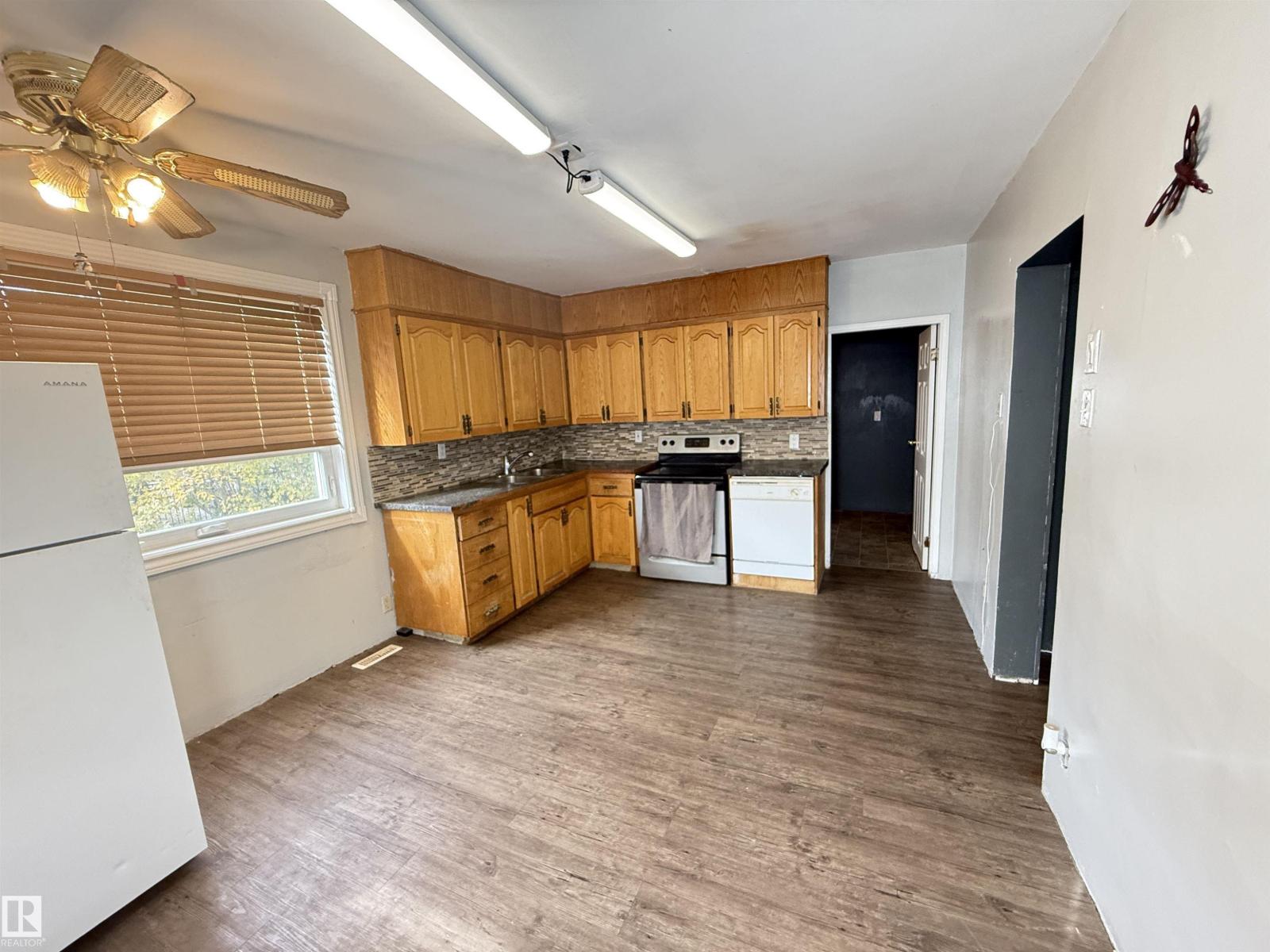 11942 37 St Nw Property Photo 18