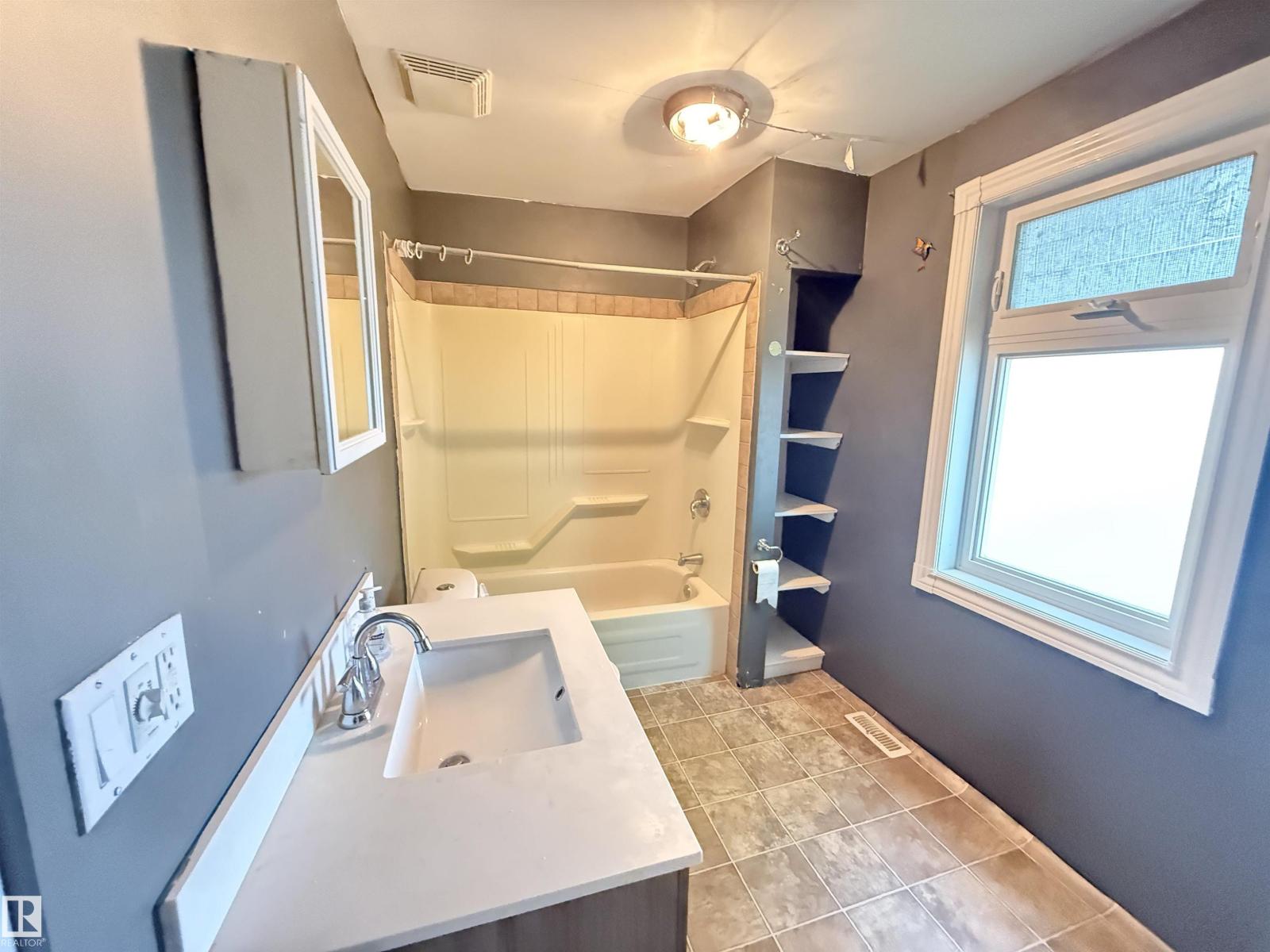 11942 37 St Nw Property Photo 20