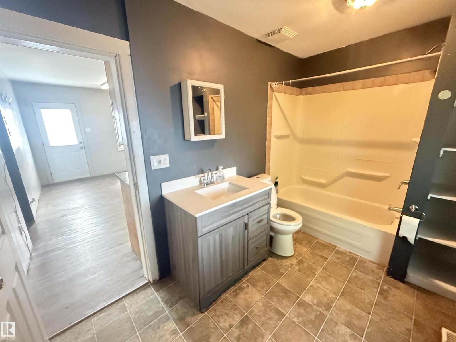 11942 37 St Nw Property Photo 21