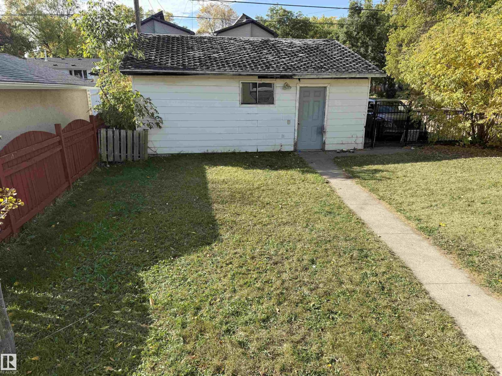 11942 37 St Nw Property Photo 43