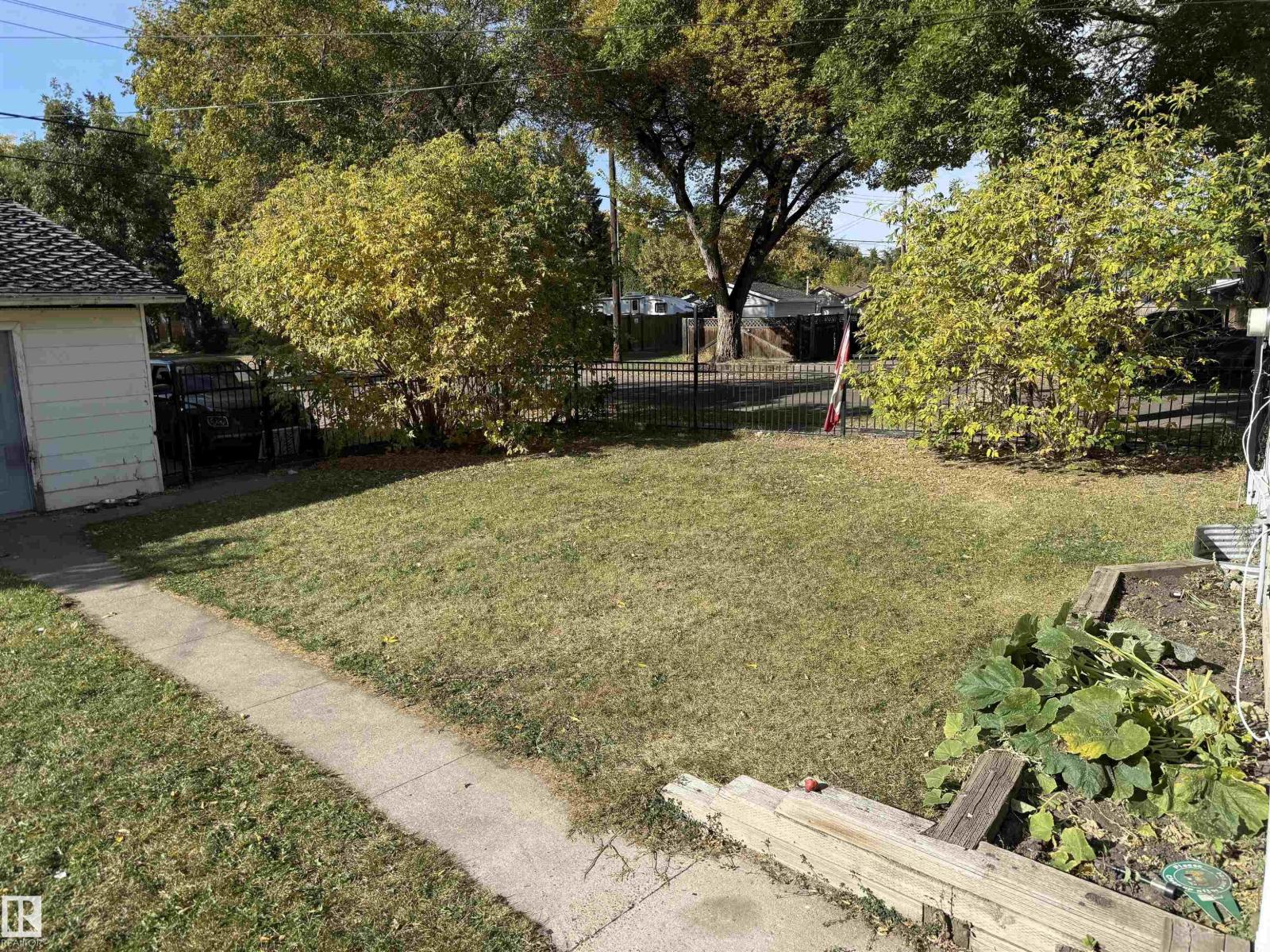 11942 37 St Nw Property Photo 44