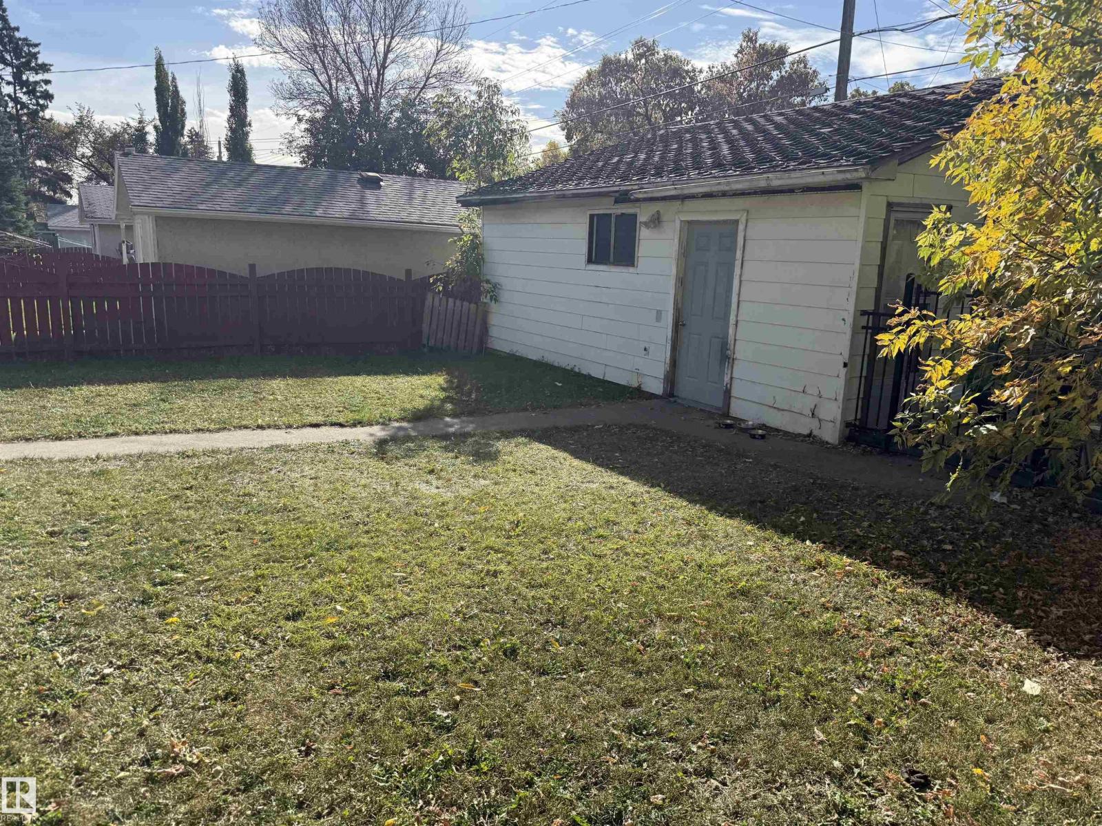 11942 37 St Nw Property Photo 47