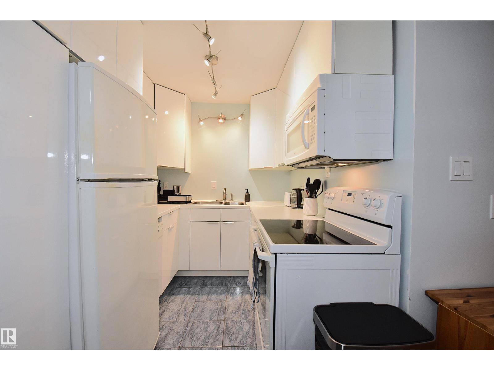 #102 11325 109 Av Nw Property Photo 2