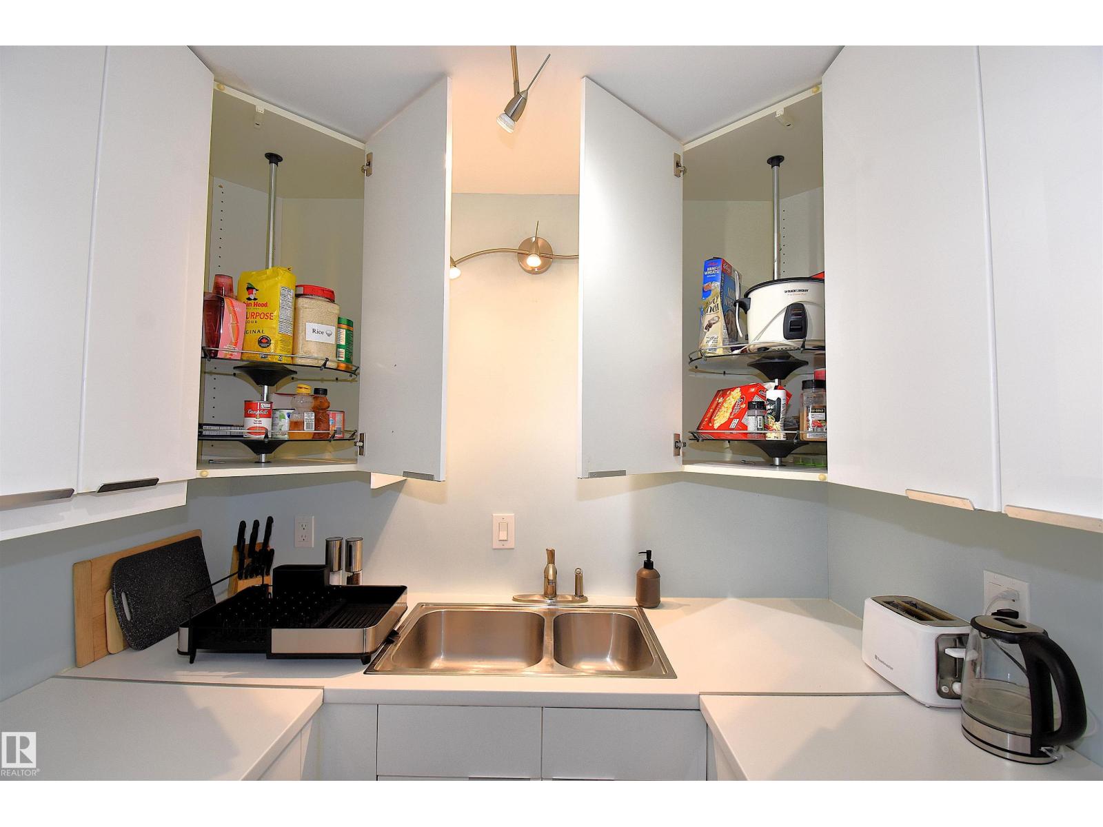 #102 11325 109 Av Nw Property Photo 3