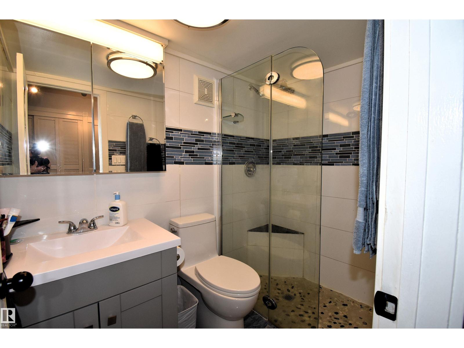 #102 11325 109 Av Nw Property Photo 8