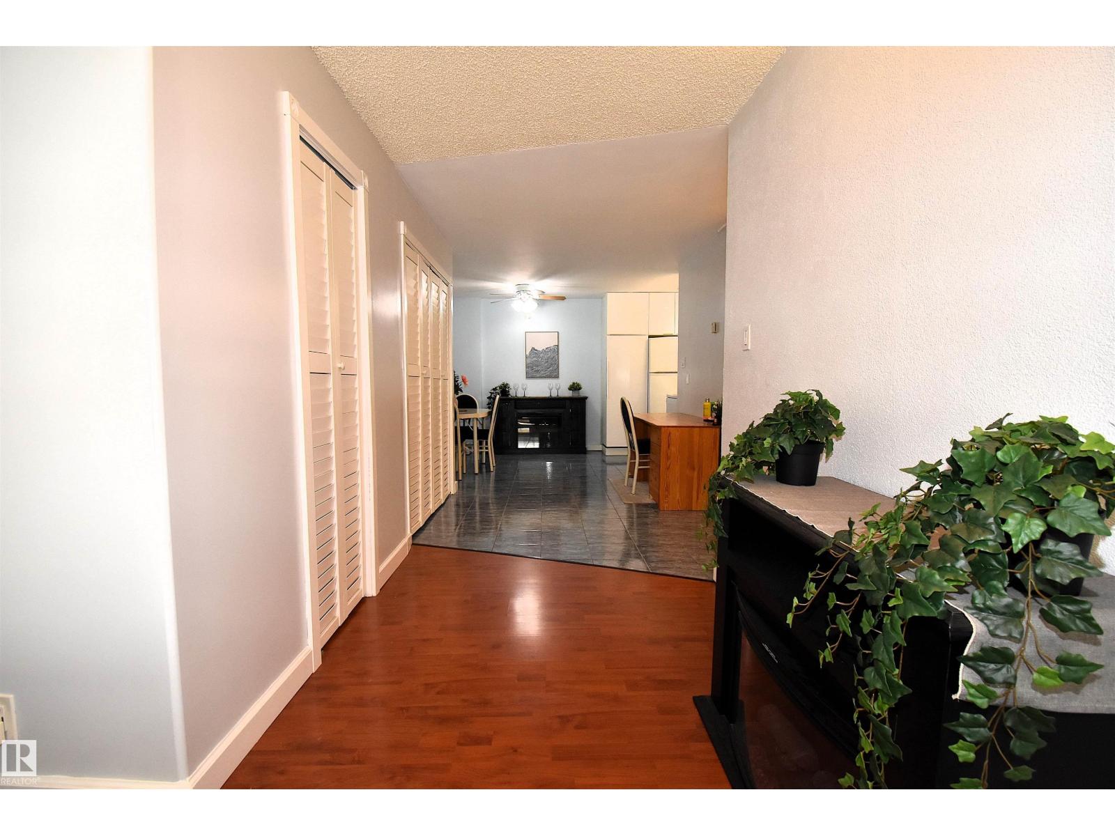 #102 11325 109 Av Nw Property Photo 10