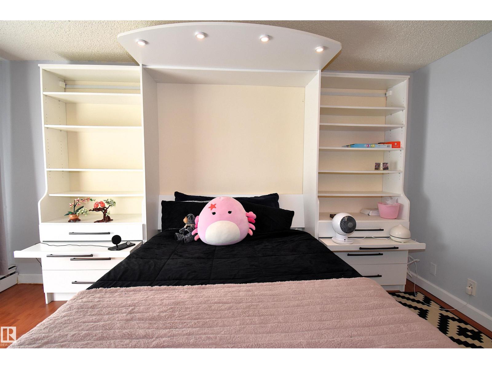 #102 11325 109 Av Nw Property Photo 11