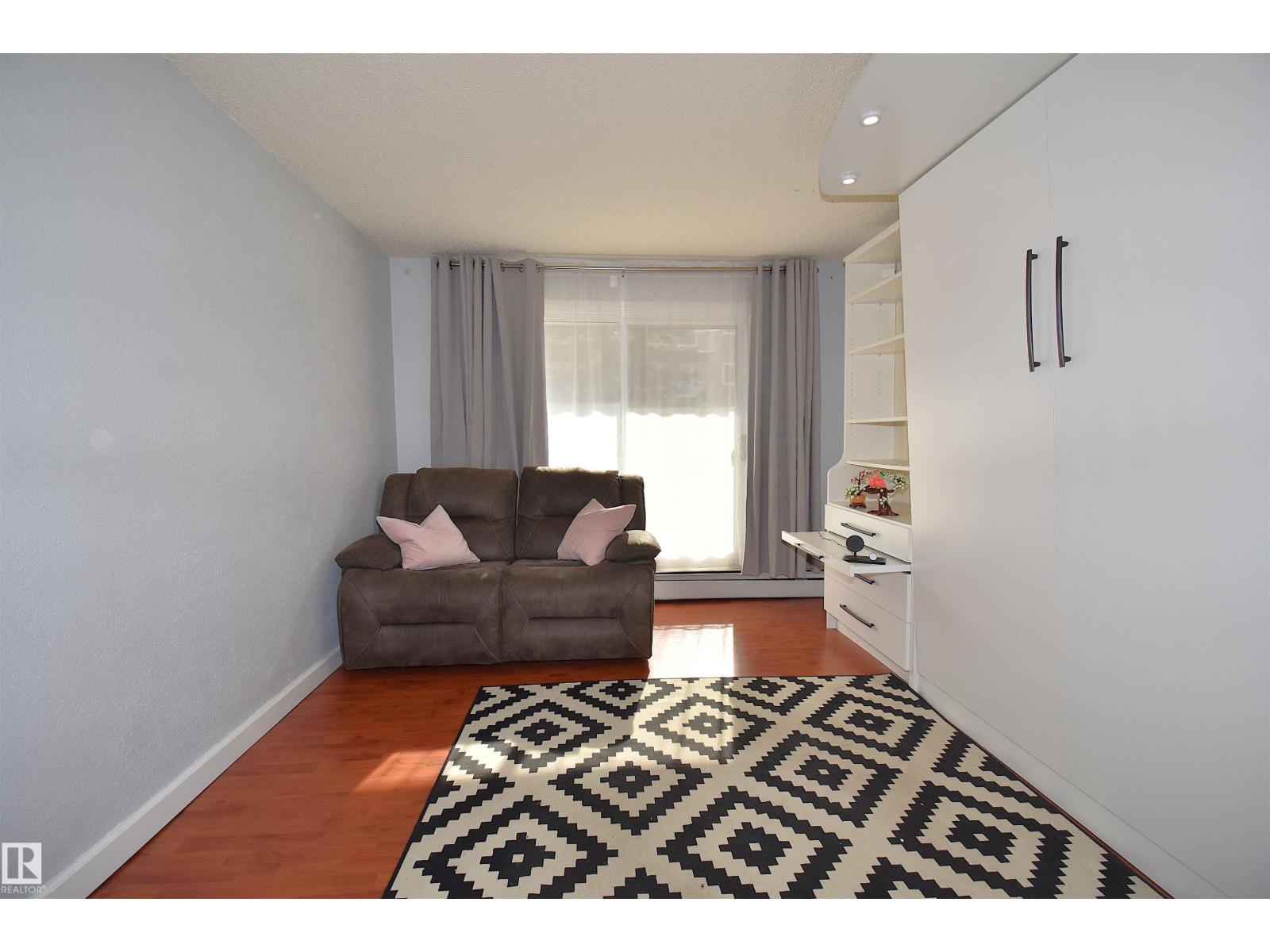 #102 11325 109 Av Nw Property Photo 19