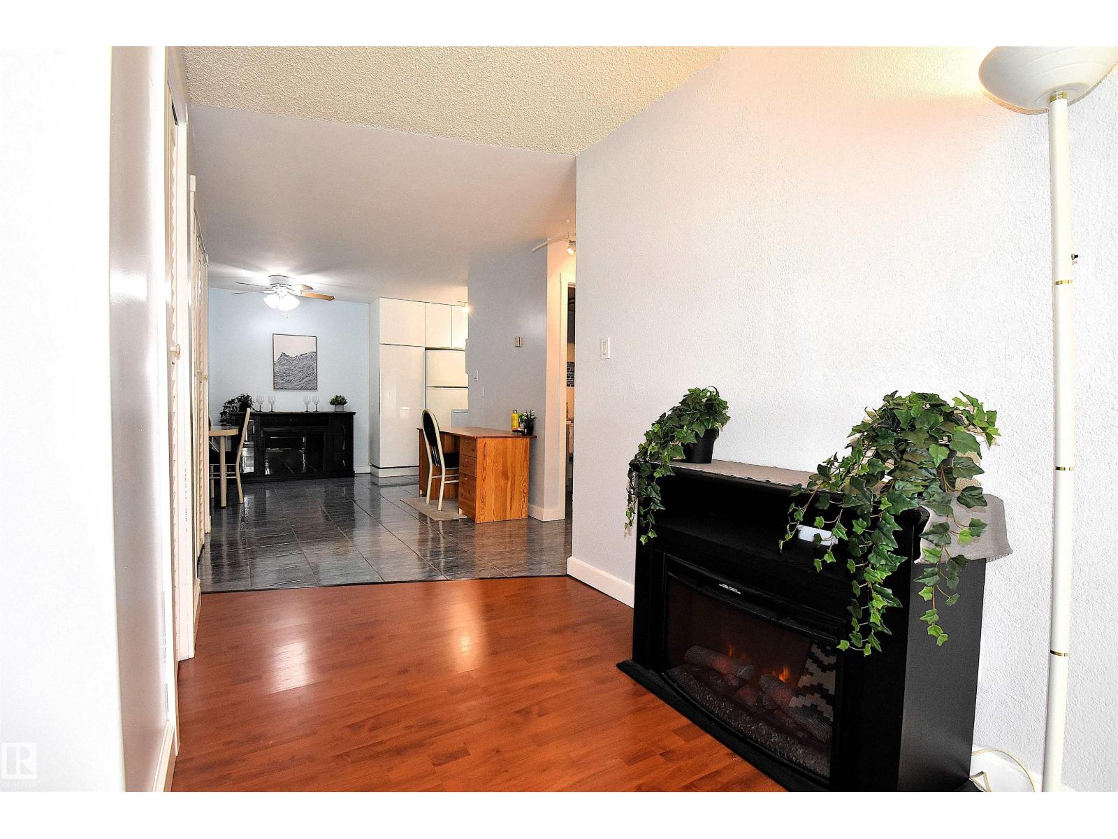 #102 11325 109 Av Nw Property Photo 20