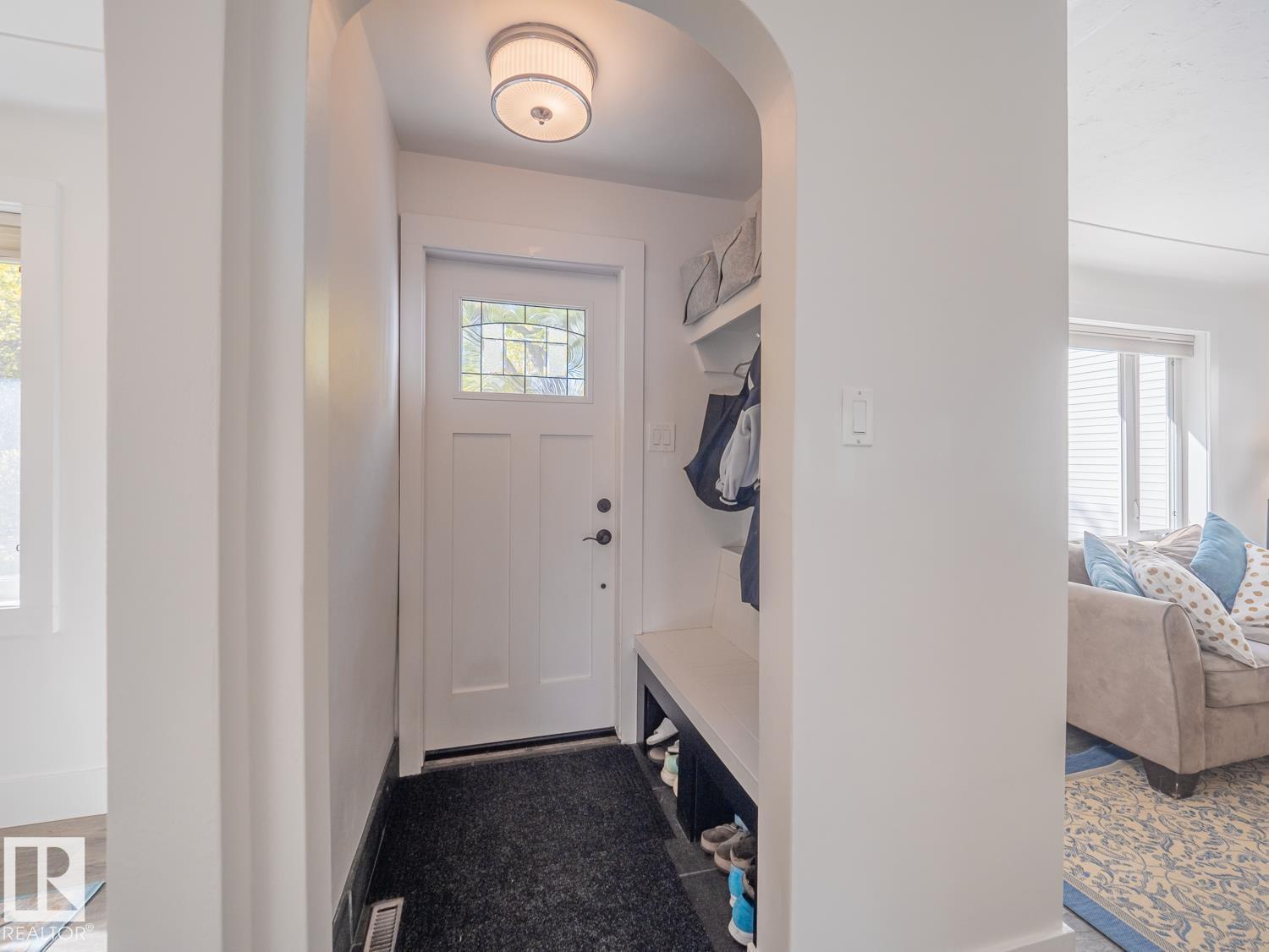 6839 111 St Nw Property Photo 3