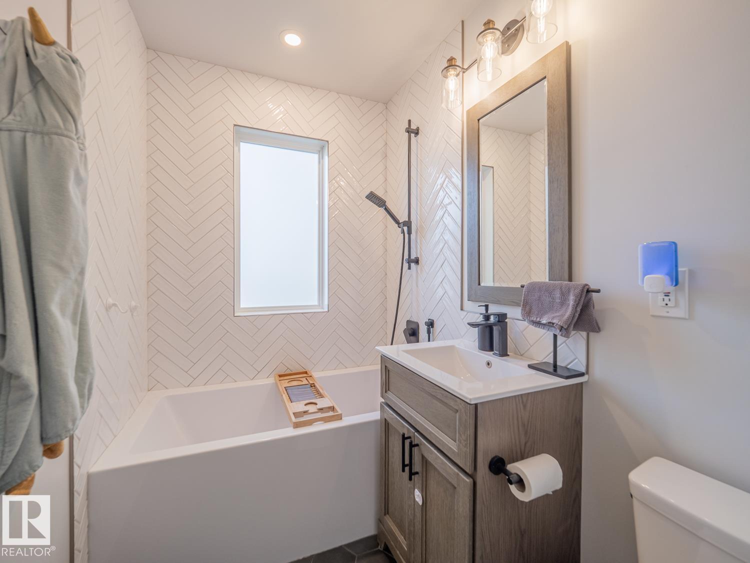 6839 111 St Nw Property Photo 14