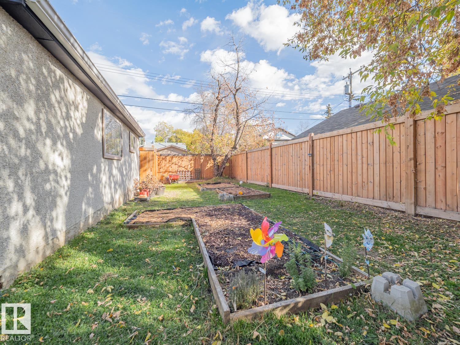 6839 111 St Nw Property Photo 37