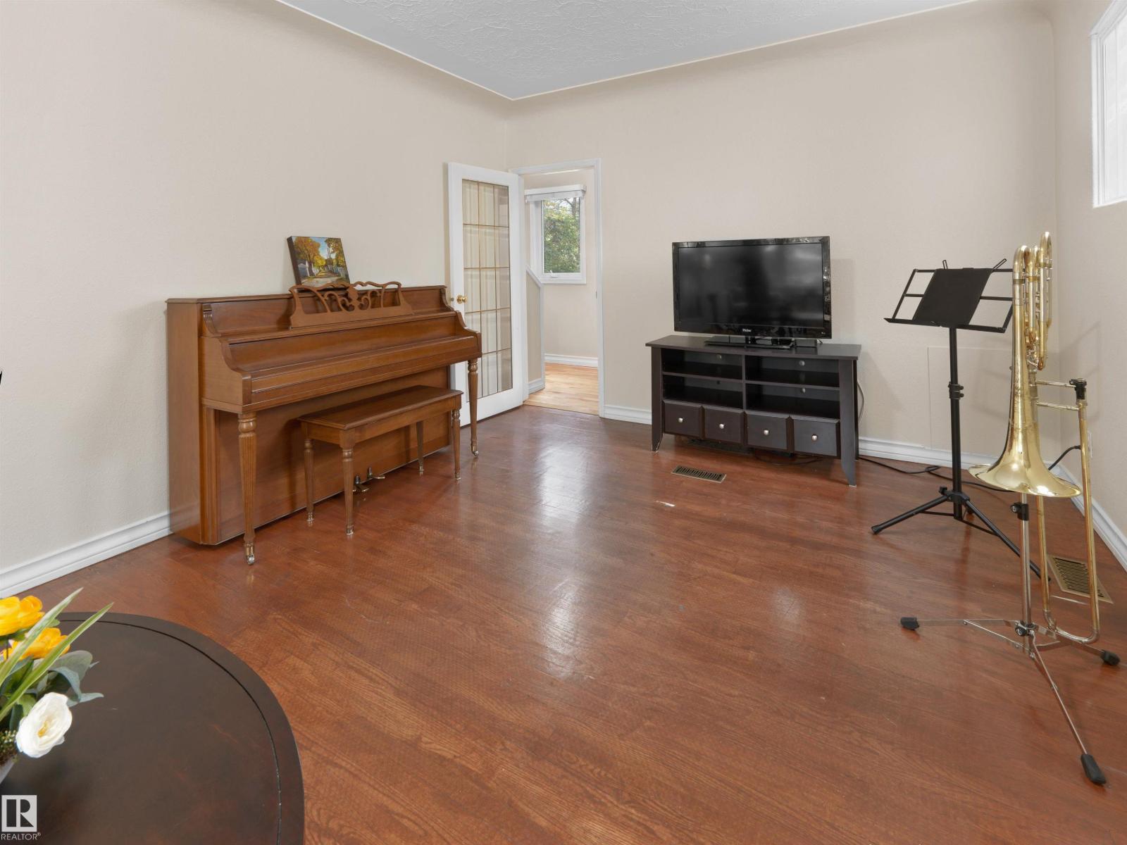 10968 75 Av Nw Property Photo 6