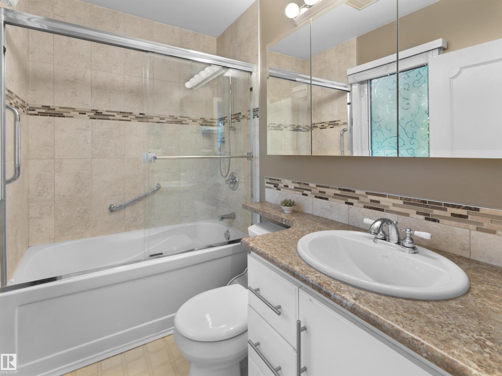 10968 75 Av Nw Property Photo 14