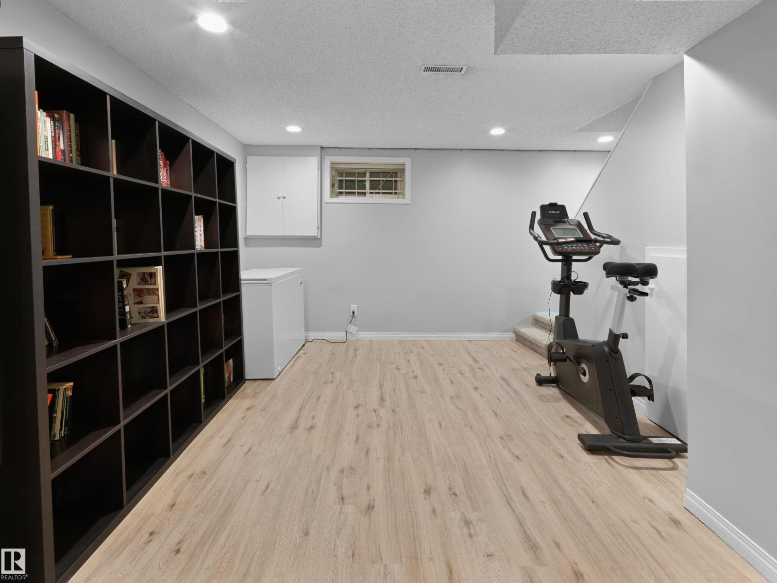 10968 75 Av Nw Property Photo 21