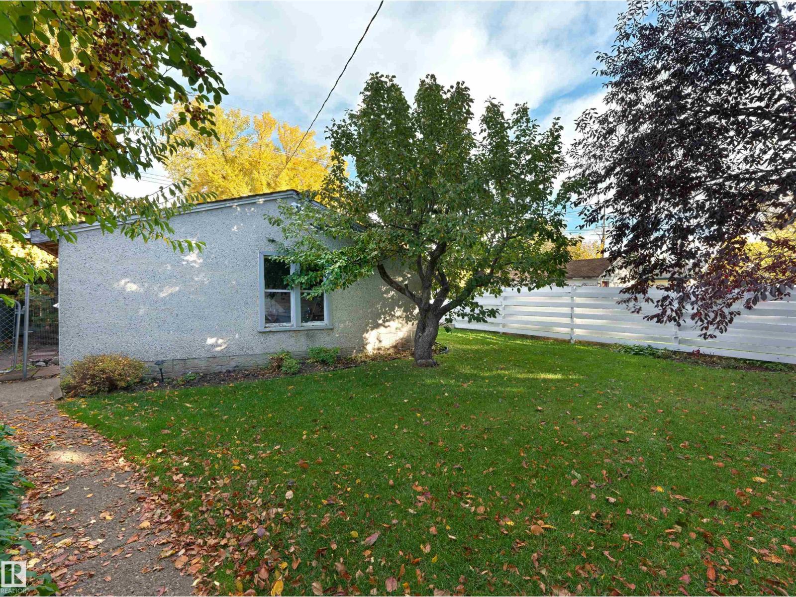 10968 75 Av Nw Property Photo 27