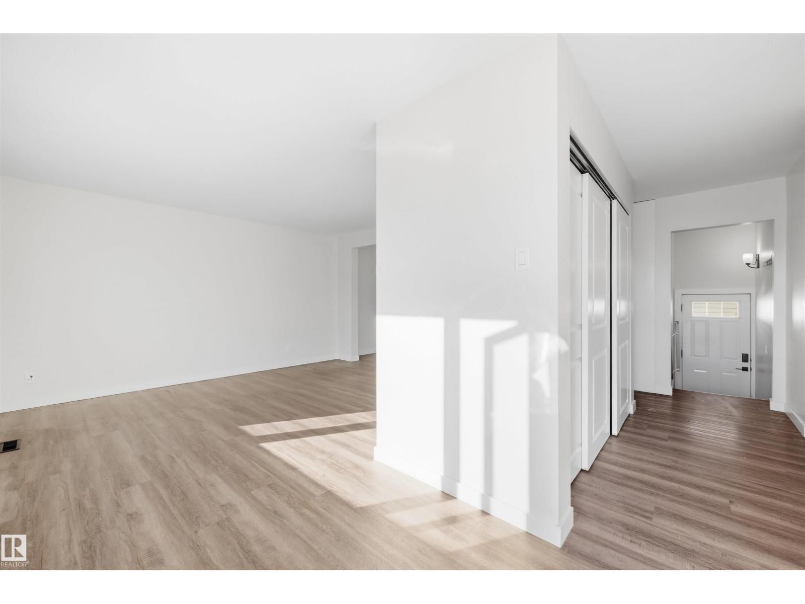 8914 162 St Nw Property Photo 2