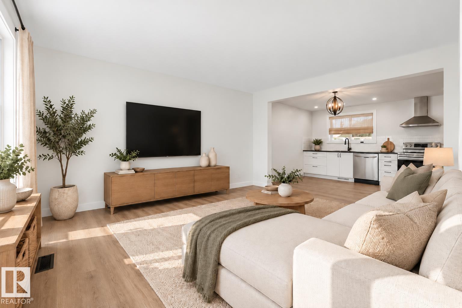 8914 162 St Nw Property Photo 5
