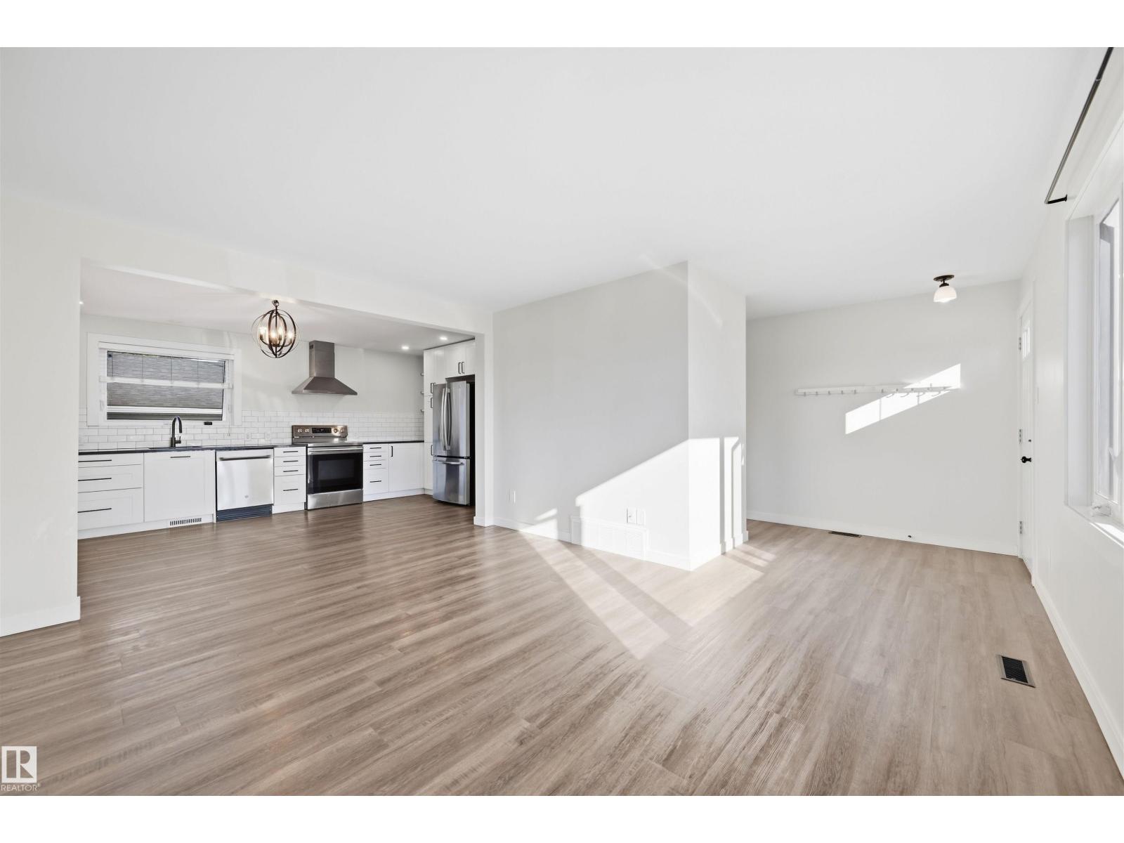 8914 162 St Nw Property Photo 6
