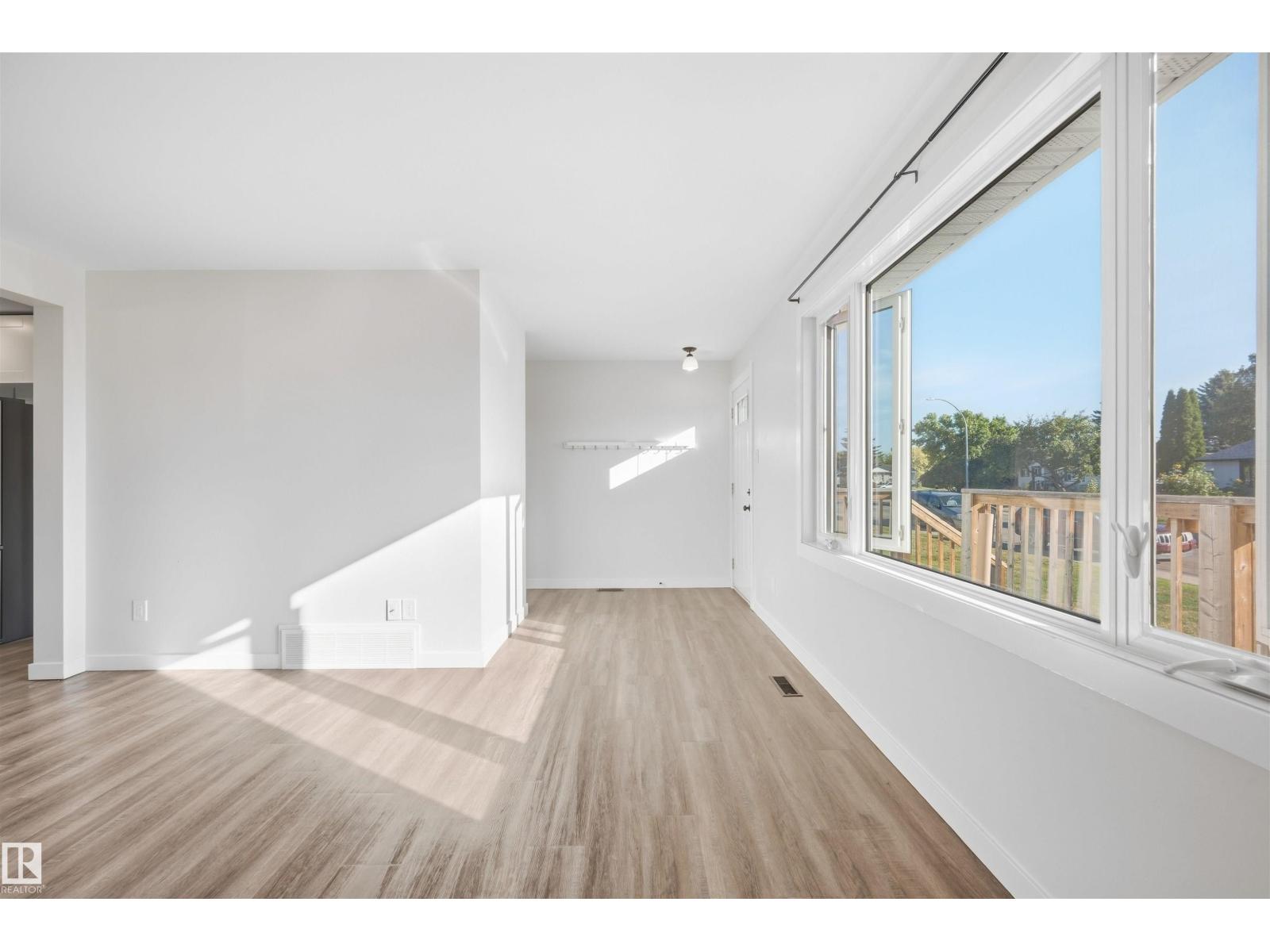 8914 162 St Nw Property Photo 8