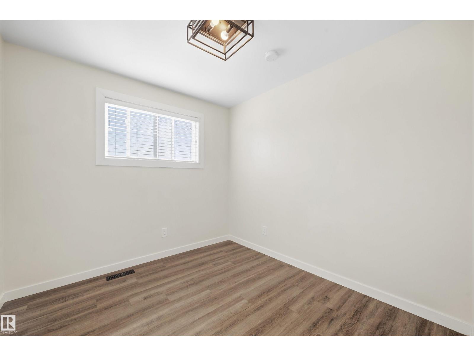 8914 162 St Nw Property Photo 16