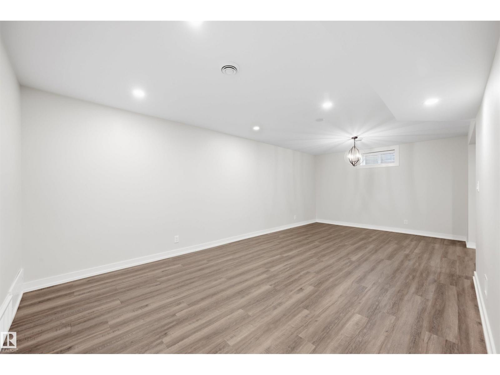 8914 162 St Nw Property Photo 42