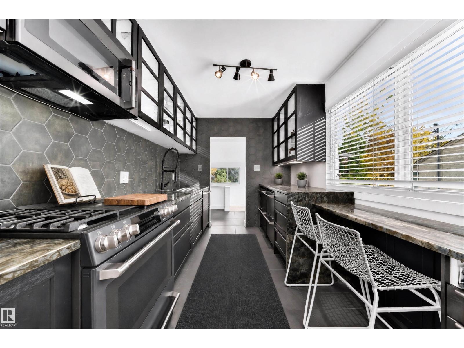 9506 72 Av Nw Property Photo 5