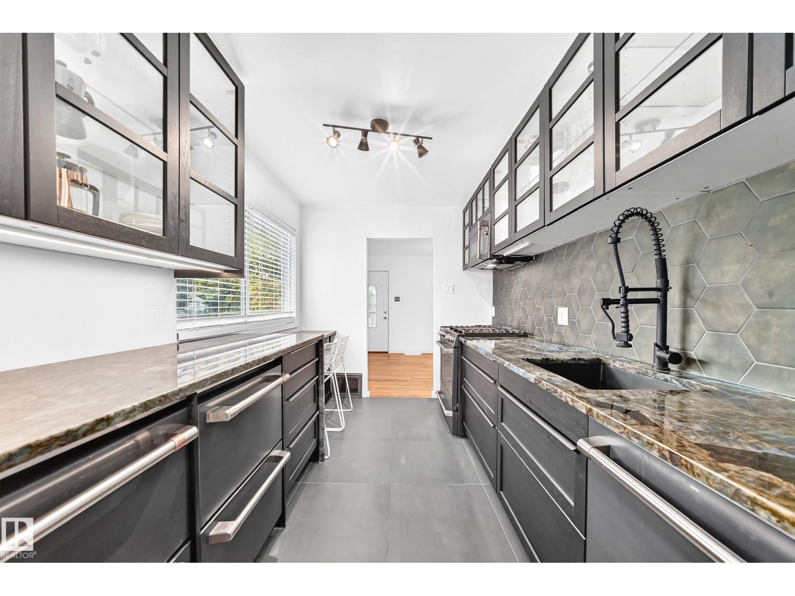 9506 72 Av Nw Property Photo 8