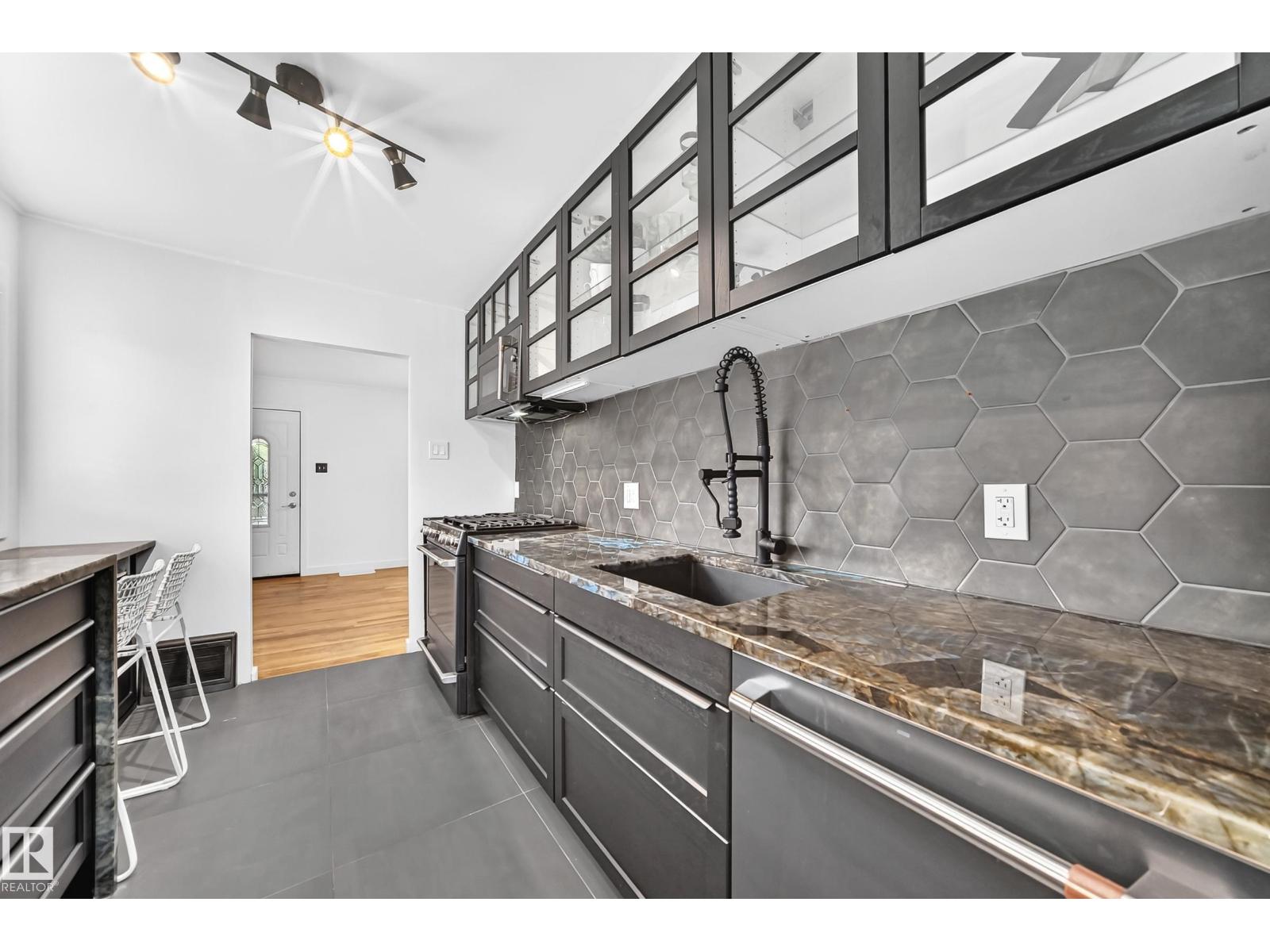 9506 72 Av Nw Property Photo 9