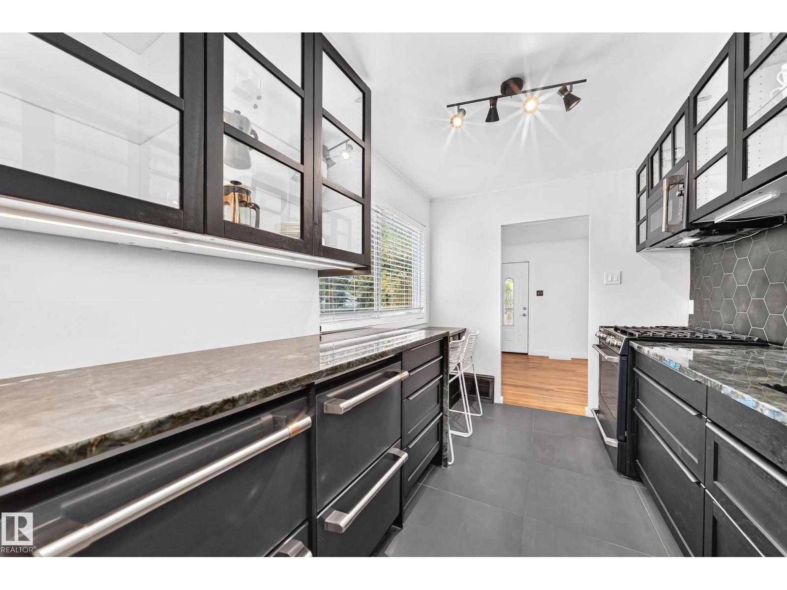 9506 72 Av Nw Property Photo 10