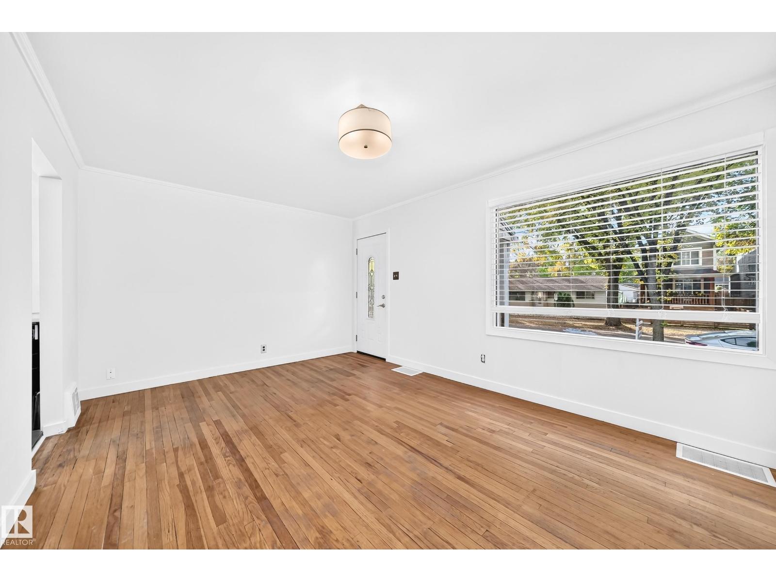 9506 72 Av Nw Property Photo 14
