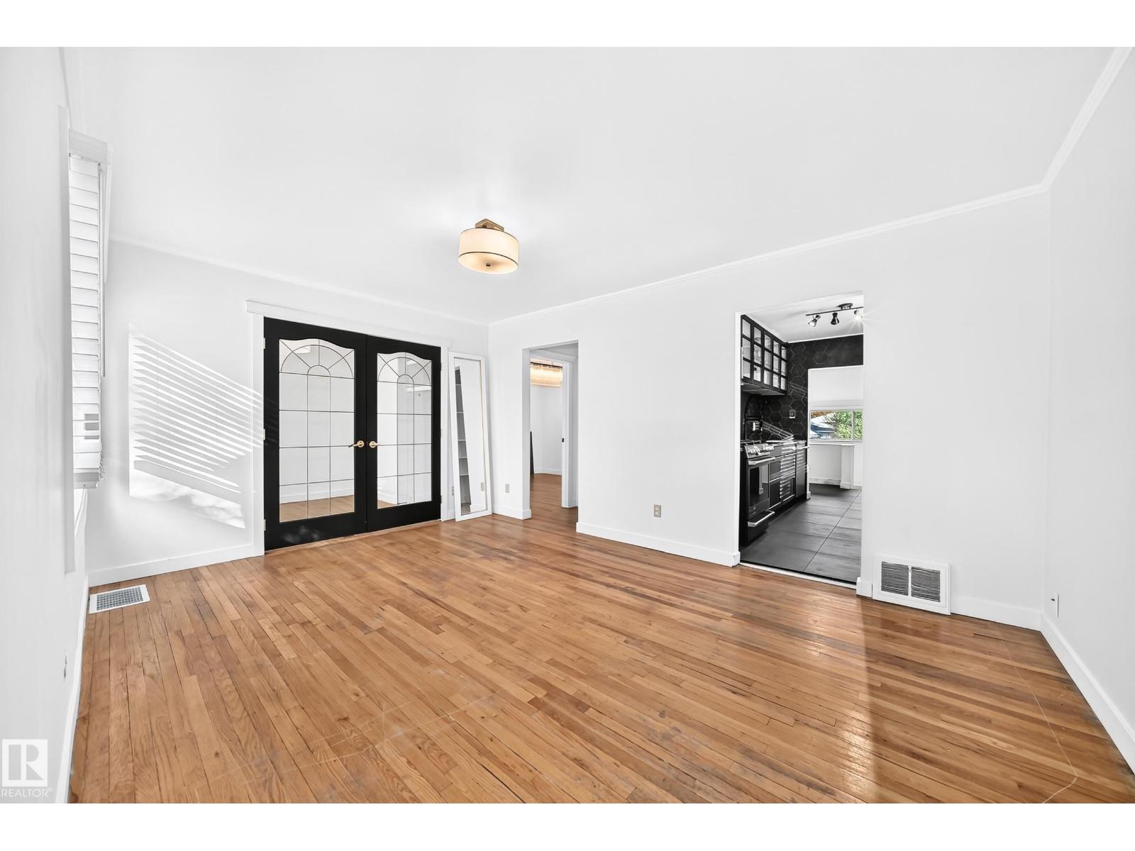 9506 72 Av Nw Property Photo 15