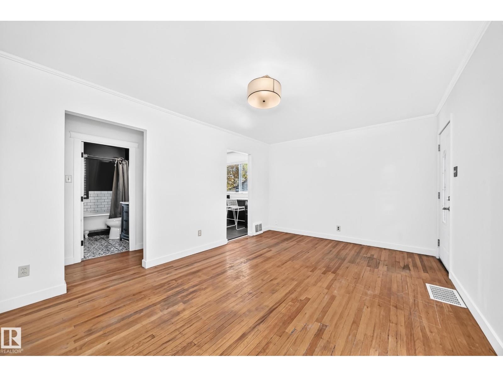 9506 72 Av Nw Property Photo 18