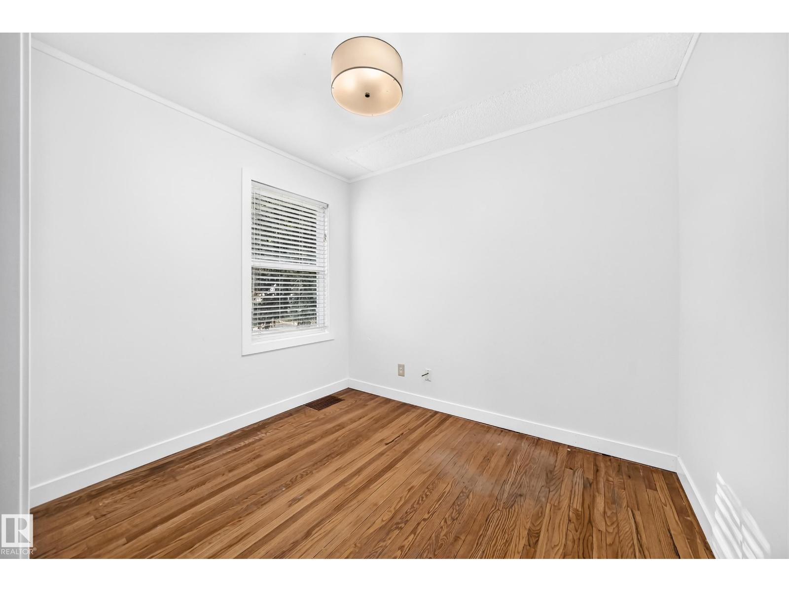 9506 72 Av Nw Property Photo 25