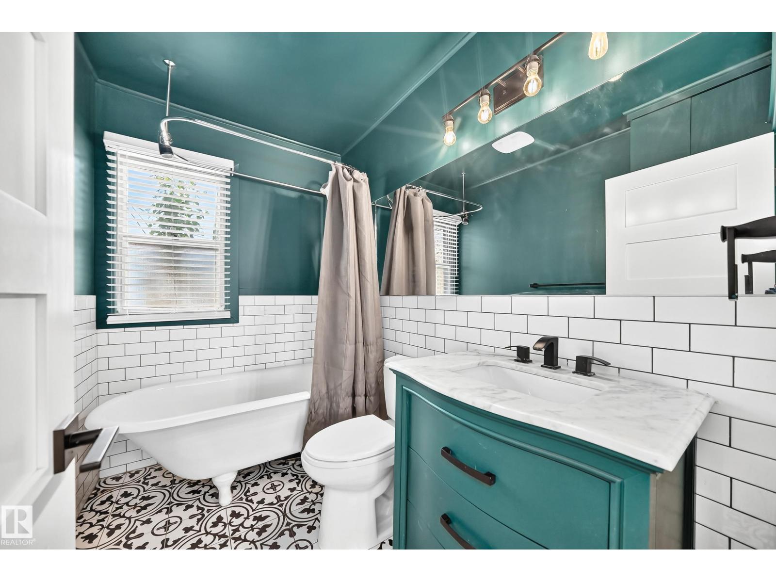 9506 72 Av Nw Property Photo 27