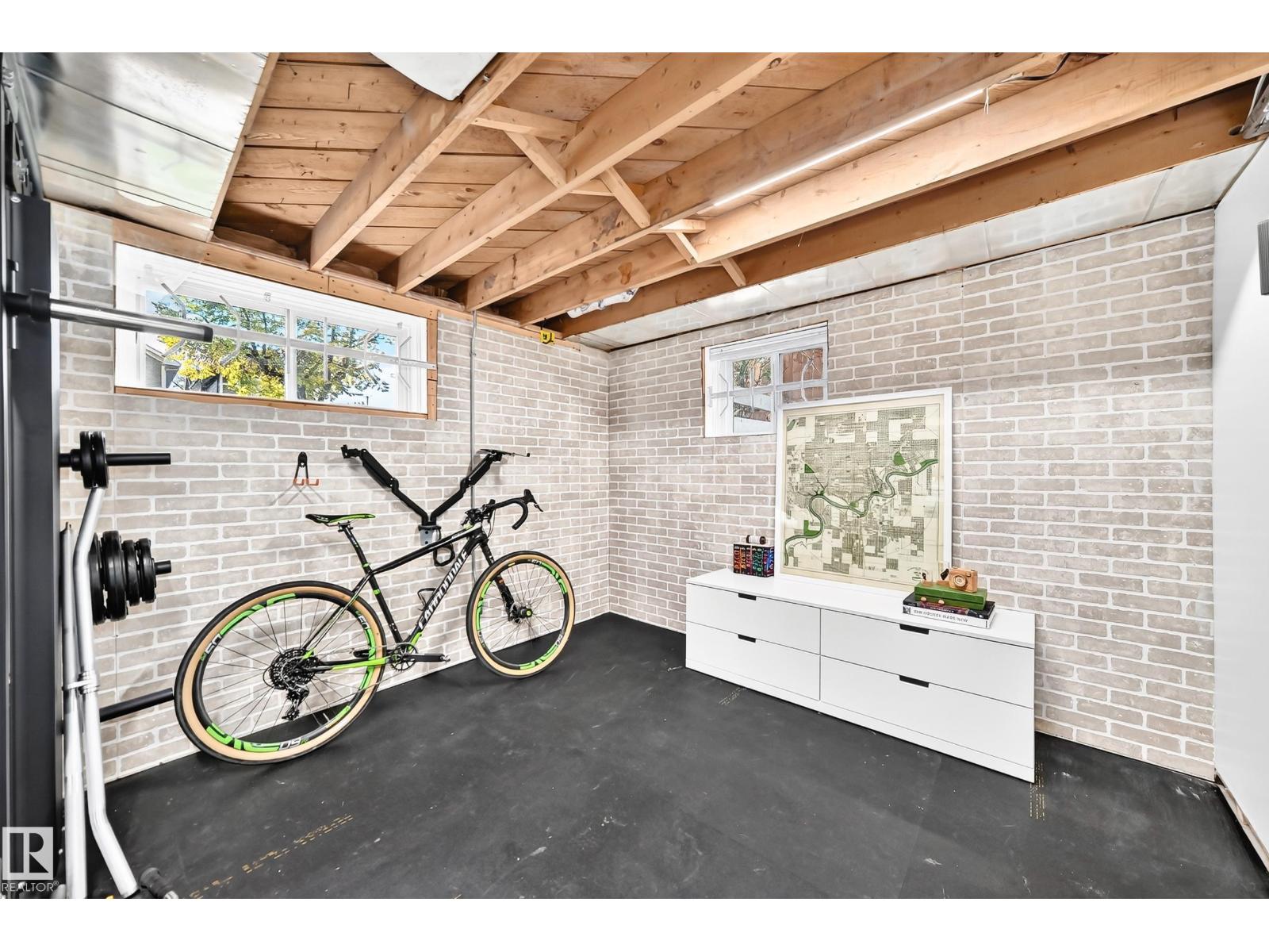9506 72 Av Nw Property Photo 36