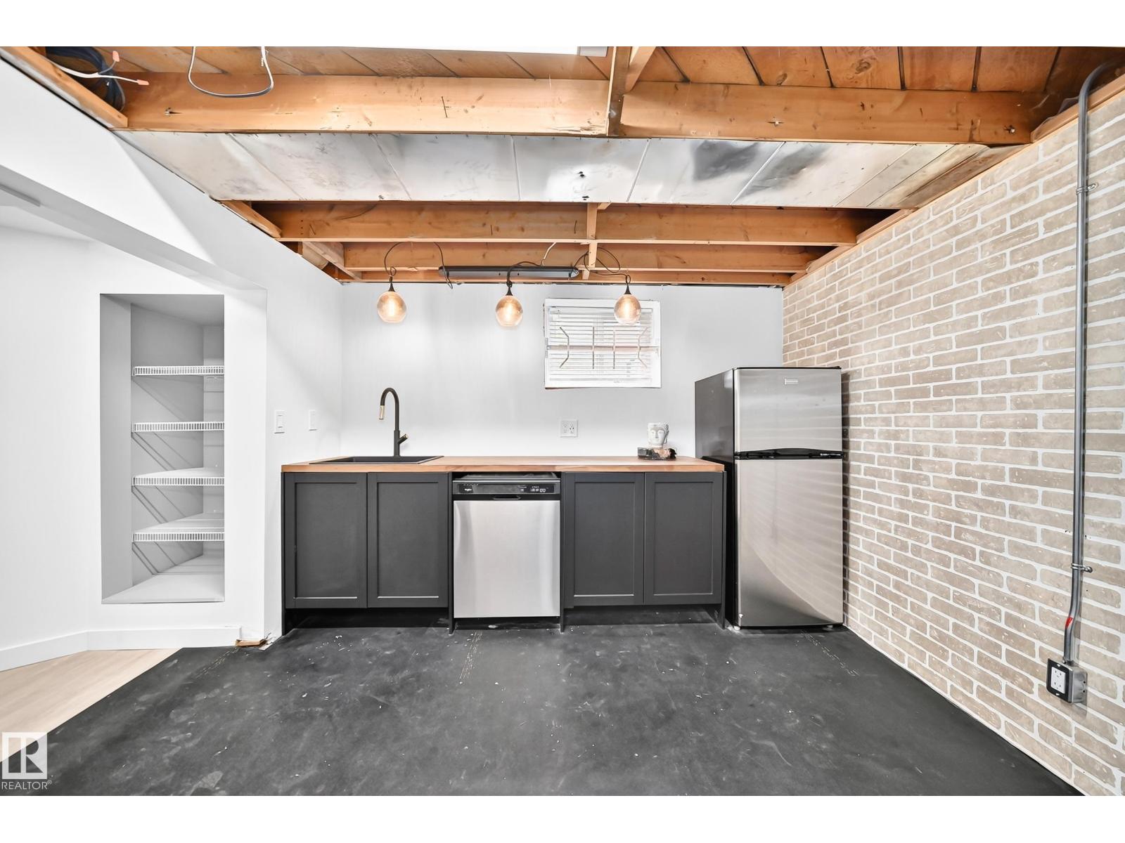 9506 72 Av Nw Property Photo 37