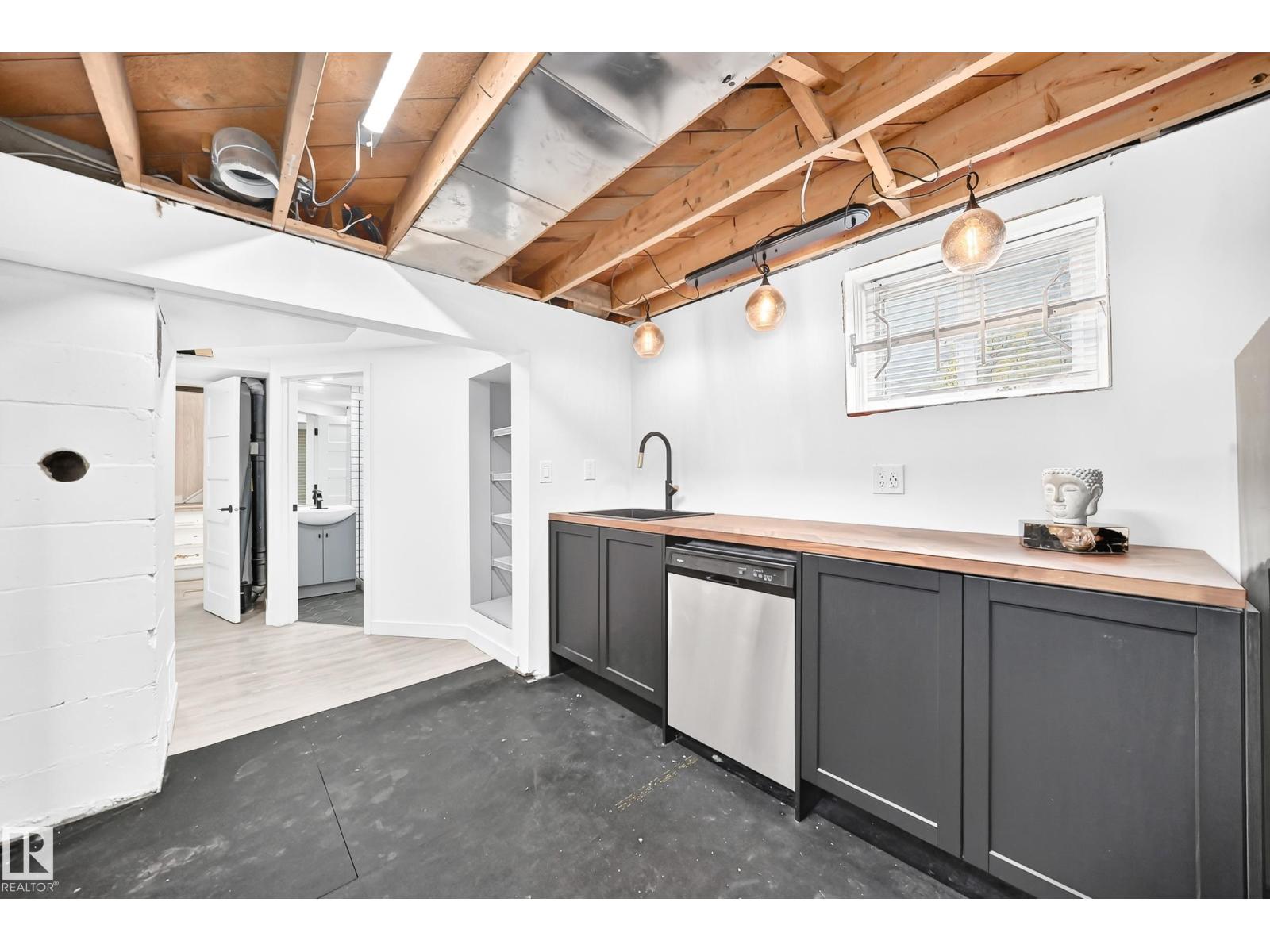 9506 72 Av Nw Property Photo 38